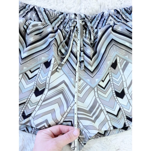 Great Condition | Forever 21 | Small | Geometric Pattern | Slip On Elastic Waist - Picture 8 of 8